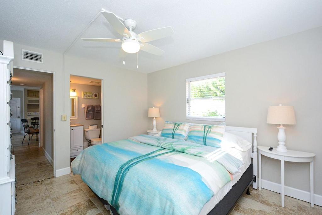 Canal 309 - Right In Siesta Key Village! Exterior photo