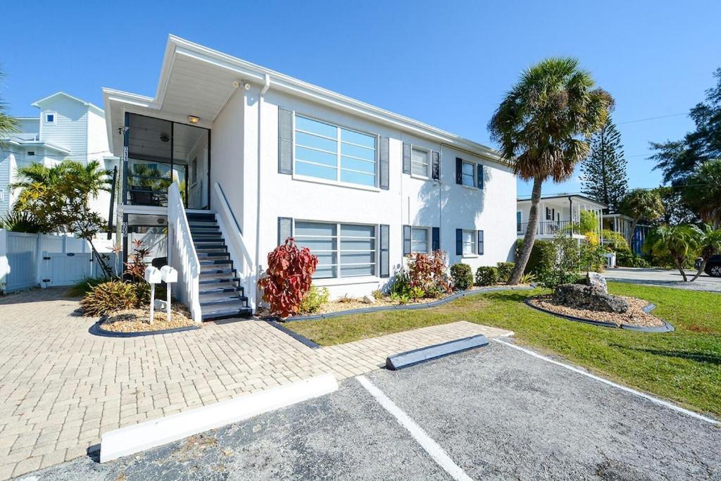 Canal 309 - Right In Siesta Key Village! Exterior photo