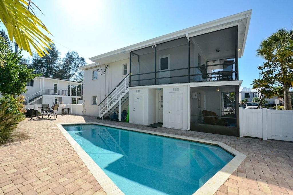 Canal 309 - Right In Siesta Key Village! Exterior photo