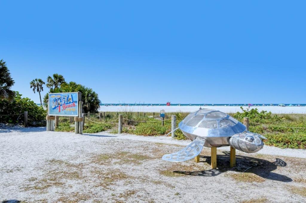 Canal 309 - Right In Siesta Key Village! Exterior photo
